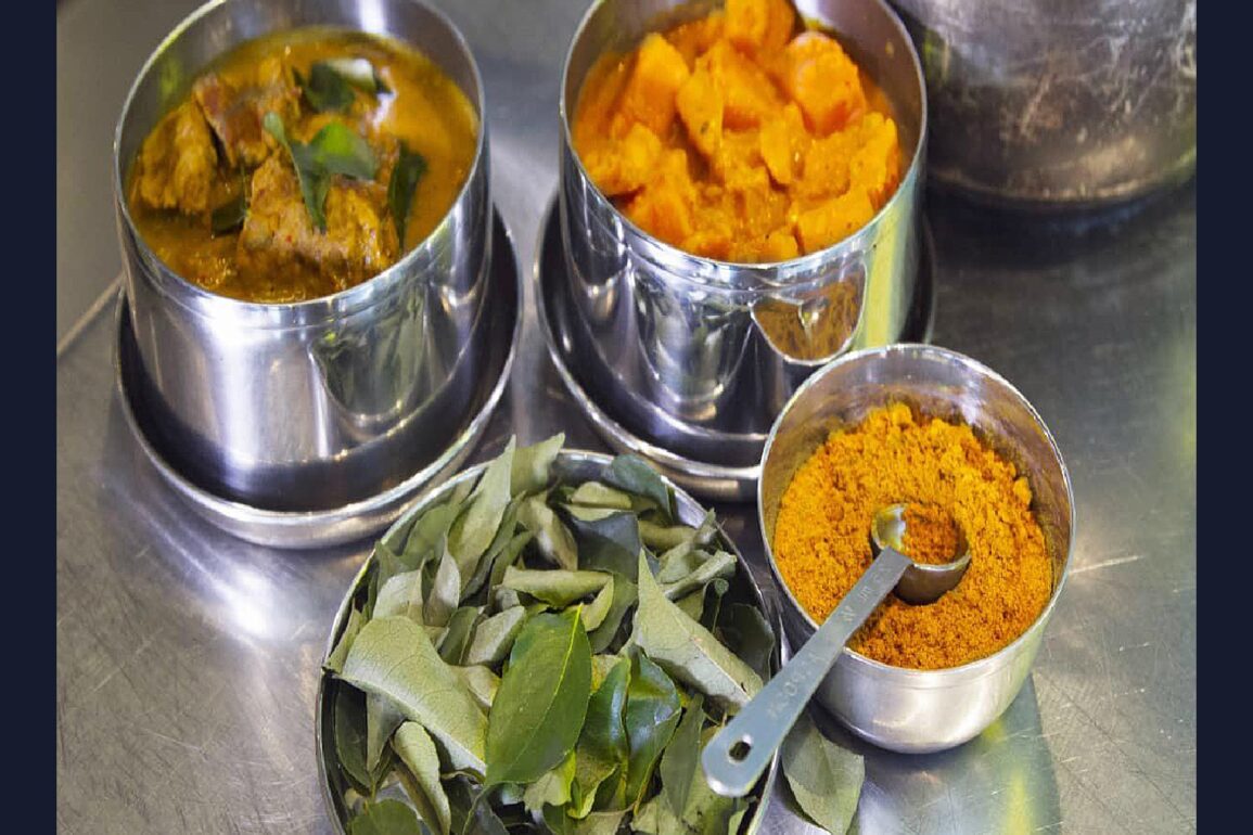 Quelle différence entre cari et curry ?