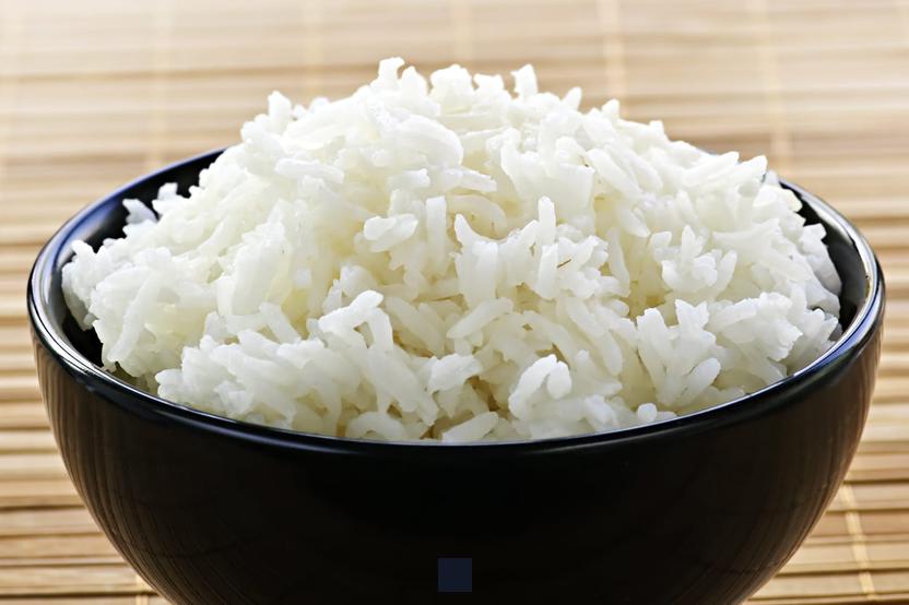 Avec quoi sublimer ton riz cuit à l'eau ? Découvre des astuces gourmandes pour le transformer en chef-d'œuvre culinaire ! 🍚✨