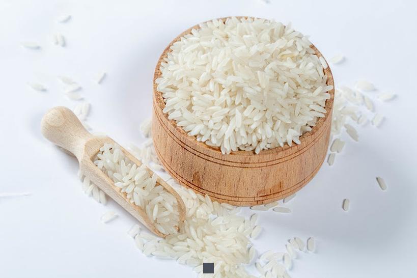 Combien de riz cru faut-il pour obtenir 100g de riz cuit? Découvre le secret de la transformation magique du riz!