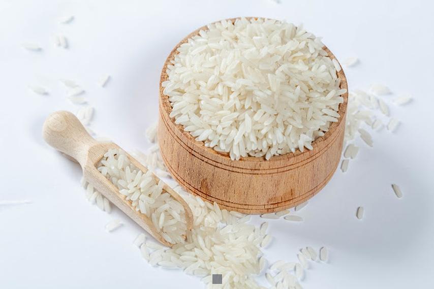 Combien de riz cru pour obtenir 80g cuit ? Découvrez le ratio magique !