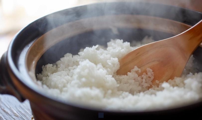 Combien de riz cuit obtient-on à partir de 100g de riz cru ?