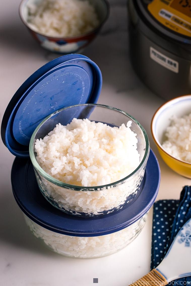 Comment bien conserver le riz cuit pour éviter le gaspillage?